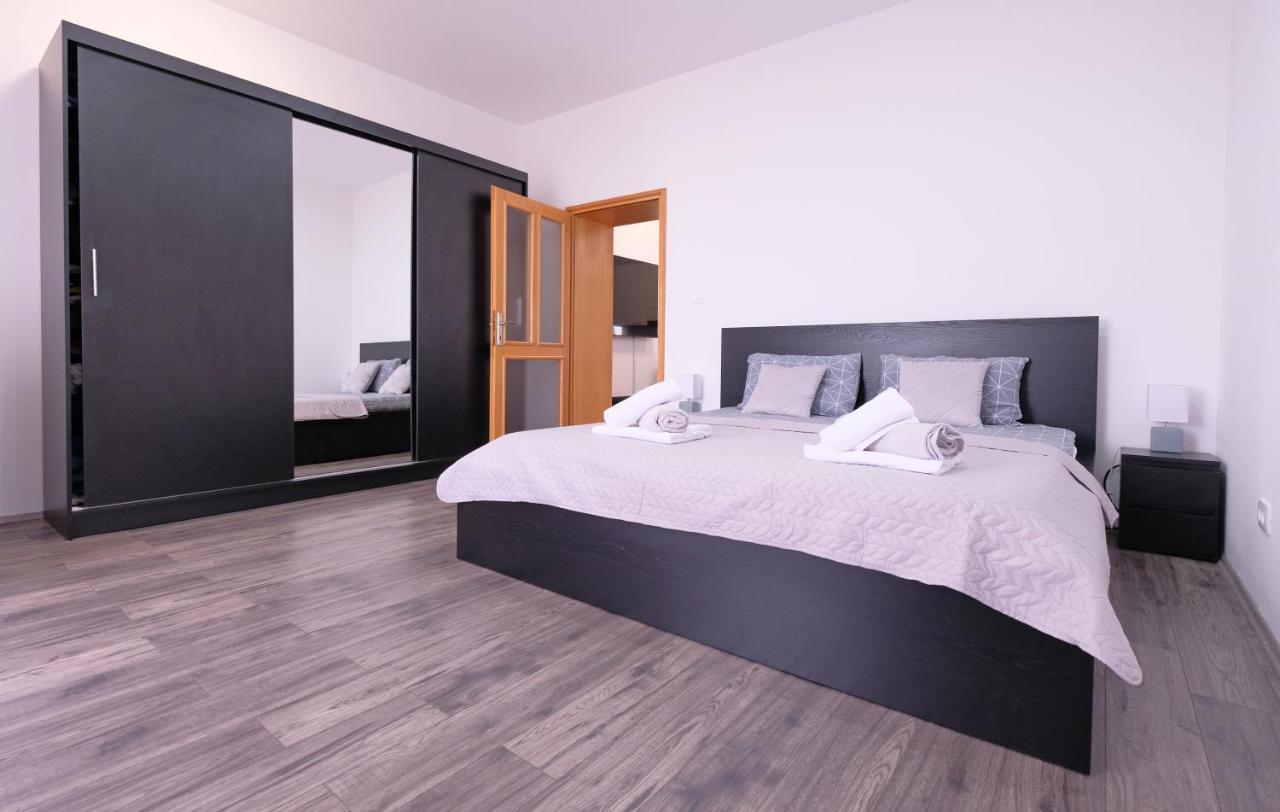 Apartment Klea - Cosy, Near City Center 普拉 外观 照片