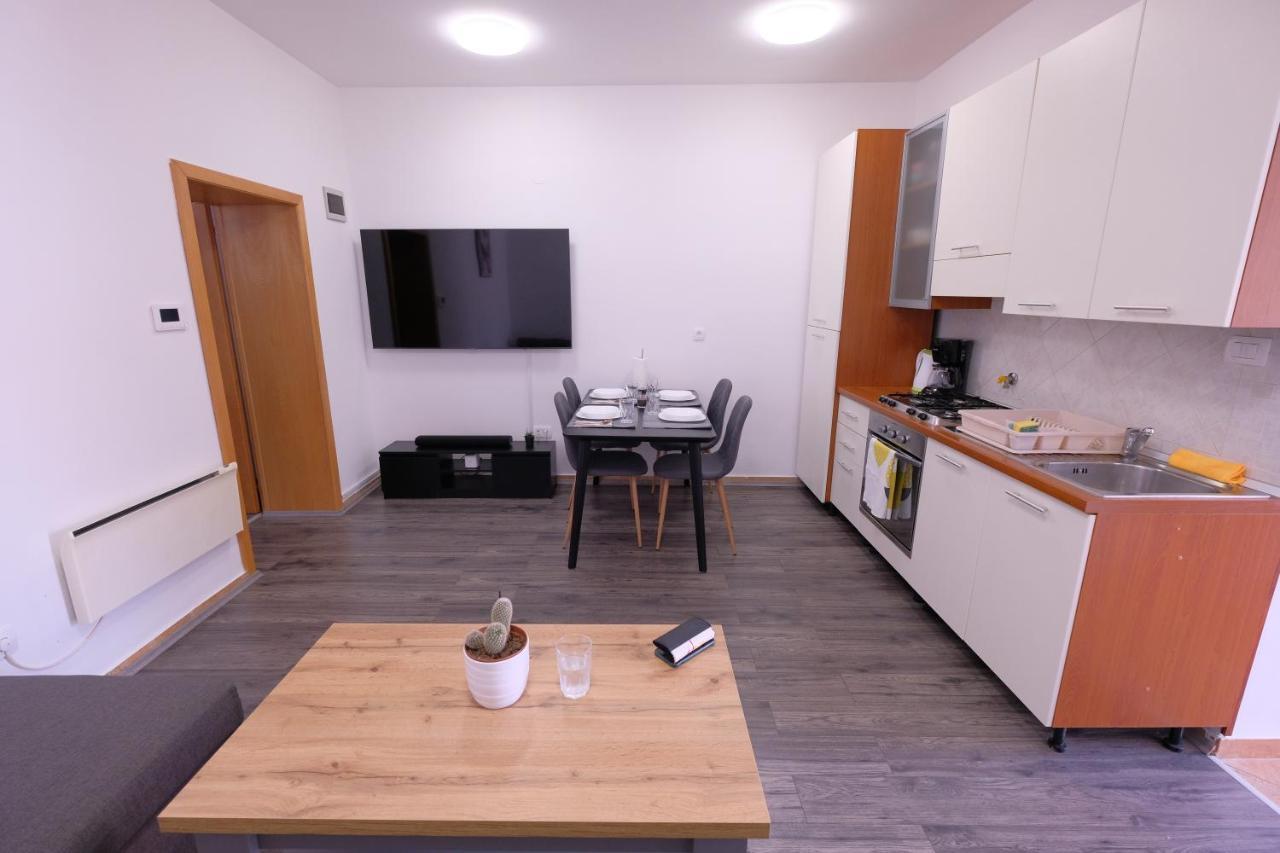 Apartment Klea - Cosy, Near City Center 普拉 外观 照片