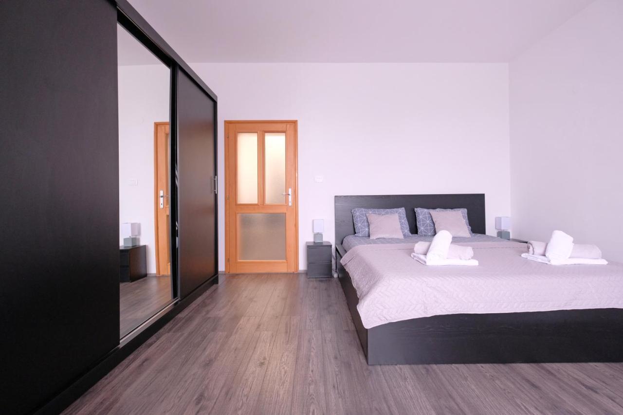Apartment Klea - Cosy, Near City Center 普拉 外观 照片